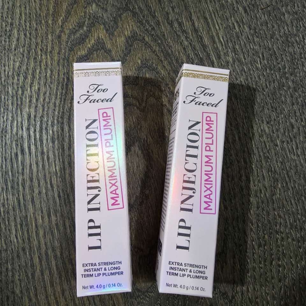 Two Too Faced Lip Injection Maximum Plump - Pink and Gold